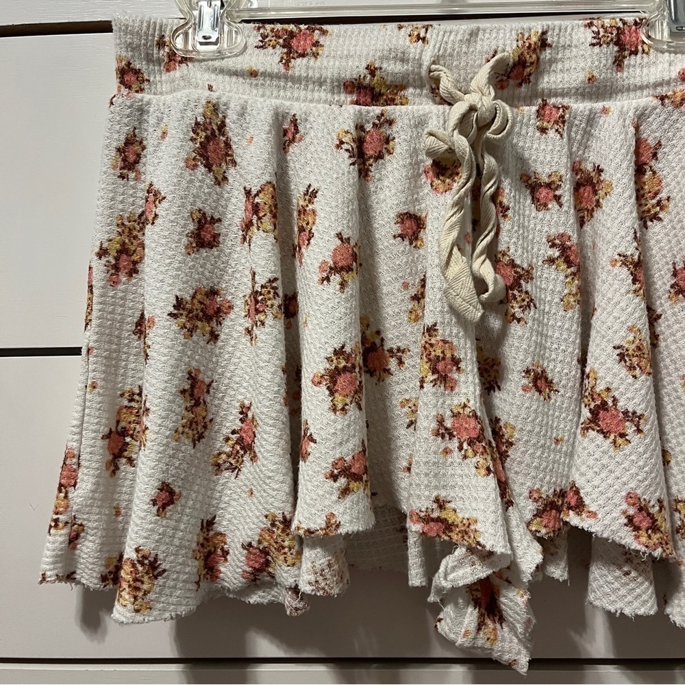 Free People Intimately One of The Girls Print Shorts - Picture 3 of 5